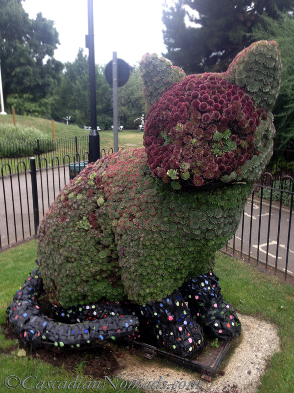 Whittington Park Topiary Cat, Holloway, London, England